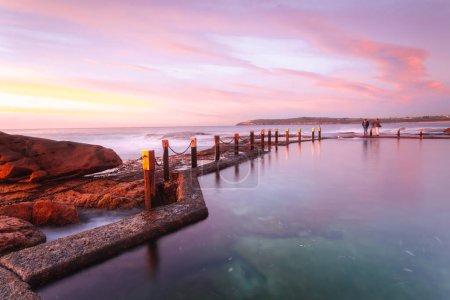 Téléchargez les photos : Serene pastel colours of early dawn morning light at Mahon ocean rock pool - en image libre de droit