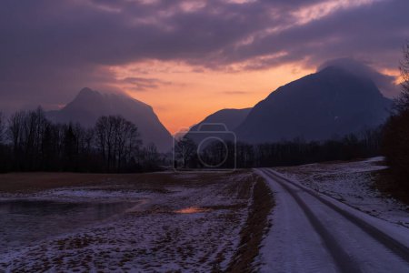 Téléchargez les photos : Paysage hivernal près du village Bovec, Parc national Triglavski, Slovénie - en image libre de droit