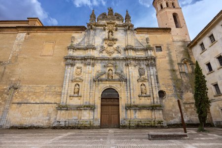 Téléchargez les photos : Monastère à Carrion de los Condes sur le sentier Santiago, Castille et Léon, Espagne - en image libre de droit