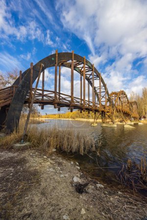 Téléchargez les photos : Pont en bois dans la réserve naturelle de Balaton-felvideki, Kis-Balaton, Transdanubie, Hongrie - en image libre de droit