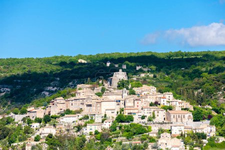 Foto de Village of Simiane-la-Rotonde, Alpes-de-Haute-Provence, Francia - Imagen libre de derechos