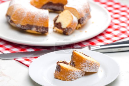 Téléchargez les photos : Gâteau rond appelé babovka en tchèque - en image libre de droit