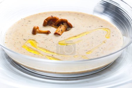 Téléchargez les photos : Chanterelle soup with truffle oil - en image libre de droit