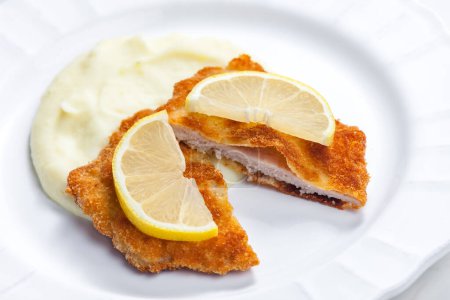 veal schnitzel with mashed potatoes