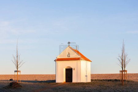 Foto de Pequeña capilla en Chvalovice, sur de Moravia, República Checa - Imagen libre de derechos