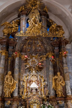 Foto de El Niño Jesús de Praga en la Iglesia de Nuestra Señora Victoriosa, Praga, República Checa - Imagen libre de derechos