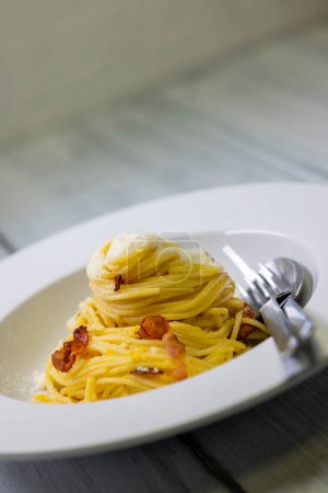 Téléchargez les photos : Nature morte de spaghetti alla carbonara - en image libre de droit