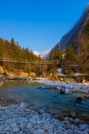 Téléchargez les photos : Pont de corde sur la rivière Soca, parc national Triglavski, Slovénie - en image libre de droit
