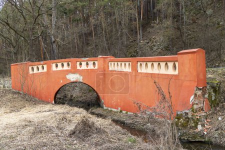 Téléchargez les photos : Pont rouge près de Nepomuk, République tchèque - en image libre de droit