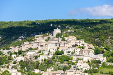 Téléchargez les photos : Village de Simiane-la-Rotonde, Alpes-de-Haute-Provence, France - en image libre de droit