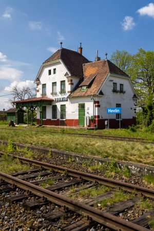 Foto de Antigua estación de tren en Hevln, sur de Moravia, República Checa - Imagen libre de derechos