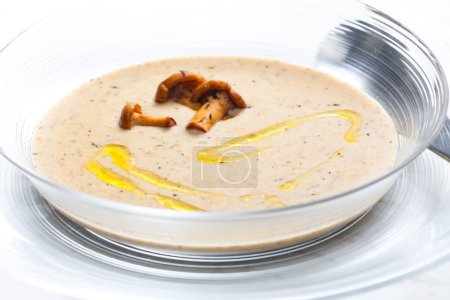 Téléchargez les photos : Chanterelle soup with truffle oil - en image libre de droit