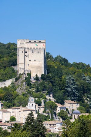 Téléchargez les photos : Tour de Crest, Château de Crest, Département de la Drôme, France - en image libre de droit