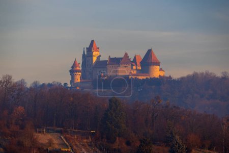 Téléchargez les photos : Château de Kreuzenstein en Basse-Autriche, Autriche - en image libre de droit