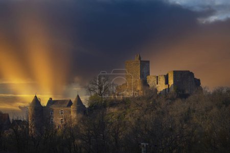 Foto de Castillo de Brancion (Chateau de Brancion), Martailly-les-Brancion, Borgoña, Francia - Imagen libre de derechos