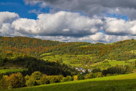 Téléchargez les photos : Autumn landscape in Mala Fatra mountains, Slovakia - en image libre de droit