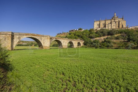 Foto de Puente Romano y Catedral, Coria, provincia de Cáceres, Extremadura, España - Imagen libre de derechos
