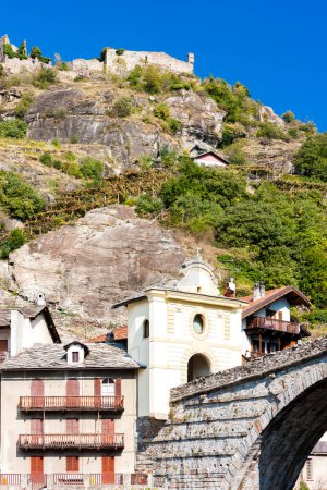 Téléchargez les photos : Pont San Martn in Aosta Valley,  Piedmont, Italy - en image libre de droit