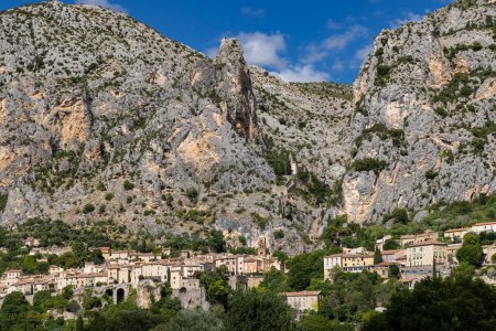 Téléchargez les photos : Chapelle Notre-Dame, Moustiers-Sainte-Marie, Alpes-de-Haute-Provence, Provence, France - en image libre de droit