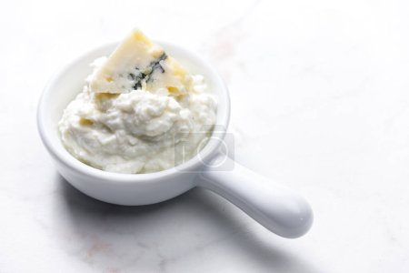 Téléchargez les photos : Nature morte de trempette au fromage bleu - en image libre de droit