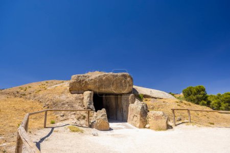 Foto de Dolmen de Menga from the 3rd millennium BCE, UNESCO site, Antequera, Spain - Imagen libre de derechos