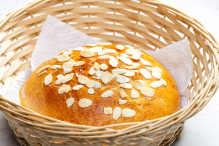 Téléchargez les photos : Pâtisserie tchèque de Pâques appelée mazanec - en image libre de droit