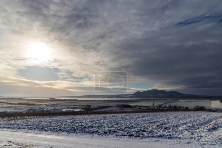 Foto de Paisaje invernal bajo Palava cerca de Sonberk, Moravia del Sur, República Checa - Imagen libre de derechos