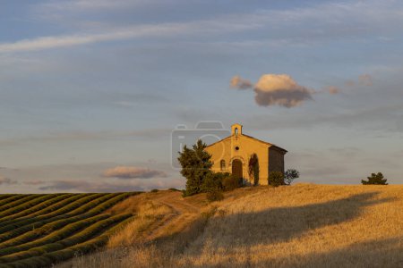 Téléchargez les photos : Chapel in Plateau de Valensole, Provence, France - en image libre de droit