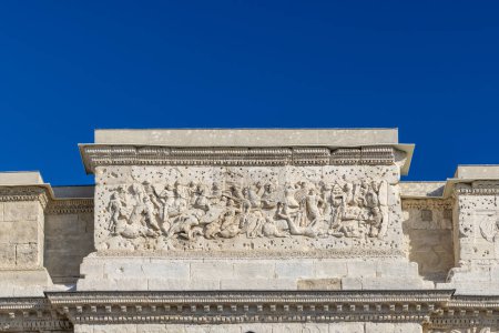 Téléchargez les photos : Roman triumphal arch, Orange, UNESCO world heritage, Provence, France - en image libre de droit
