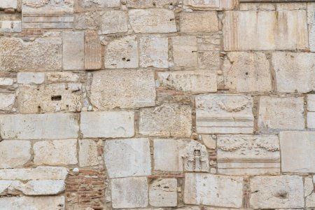 Téléchargez les photos : Old wall of old Romanesque blocks as a background, Benevento, Campania, Italy - en image libre de droit