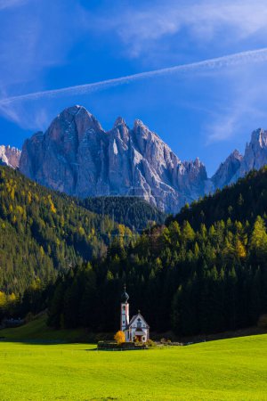 Téléchargez les photos : Beau paysage de dolomites italiennes près de Santa Magdalena, Tyrol du Sud, Italie - en image libre de droit