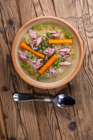 Foto de Sopa de carne ahumada con verduras y arroz - Imagen libre de derechos