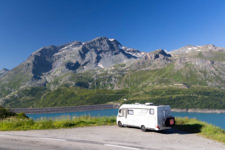 Téléchargez les photos : Lac du Mont Cenis près de Col du Mont Cenis, Savoie, France - en image libre de droit