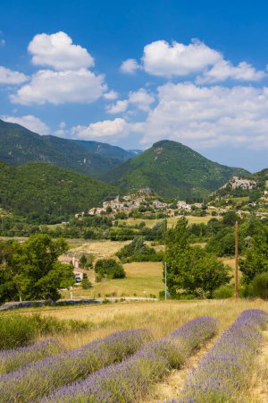 Téléchargez les photos : Typical village Reilhanette, Provence, France - en image libre de droit