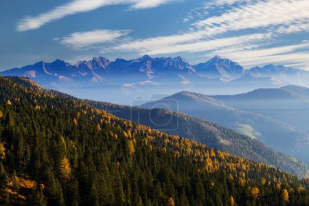 Téléchargez les photos : Peitlerkofel Mountain, Dolomiti near San Martin De Tor, South Tyrol, Italy - en image libre de droit