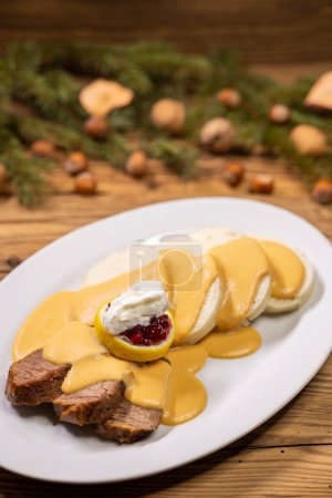 Téléchargez les photos : Repas tchèque typique appelé svickova au moment de Noël - en image libre de droit