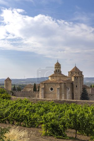 Foto de Real Abadía de Santa Maria de Poblet, monasterio cisterciense, Cataluña, España - Imagen libre de derechos