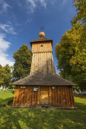 Foto de Todos los Santos iglesia de madera, Nizna Polianka, Eslovaquia - Imagen libre de derechos