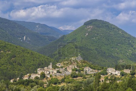 Téléchargez les photos : Typical village Reilhanette, Provence, France - en image libre de droit
