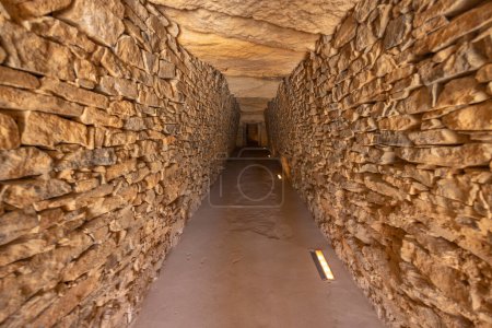 Foto de Interior de dolmen de El Romeral, sitio UNESCO, Antequera, España - Imagen libre de derechos