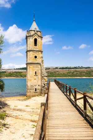 Téléchargez les photos : Swamped church of San Roque near Villanueva de las Rozas, Cantabria, Spain - en image libre de droit