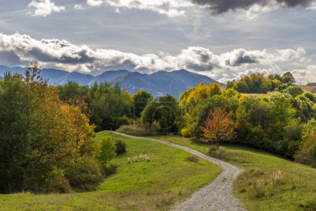 Téléchargez les photos : Autumn landscape in Mala Fatra National Park with Velky Rozsutec peak, Slovakia - en image libre de droit