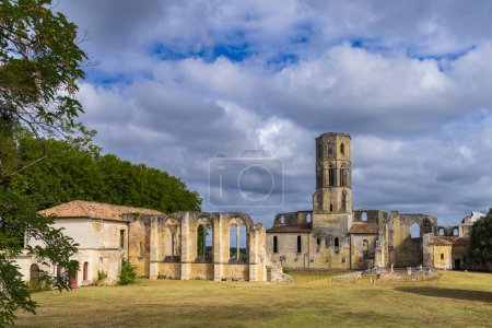 Téléchargez les photos : Abbaye de Grande-Sauve, site UNESCO, monastère bénédictin près de La Sauve, Aquitaine, Gironde, France - en image libre de droit