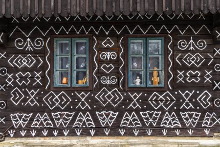 Foto de Casa popular pintada, pueblo UNESCO Cicmany en Eslovaquia - Imagen libre de derechos