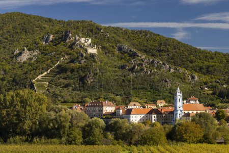 Foto de Valle de Wachau cerca de Durnstein, sitio de la UNESCO, paisaje con viñedos, Austria - Imagen libre de derechos