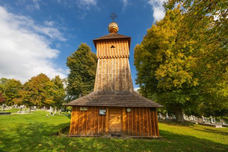 Téléchargez les photos : All Saints wooden church, Nizna Polianka, Slovakia - en image libre de droit