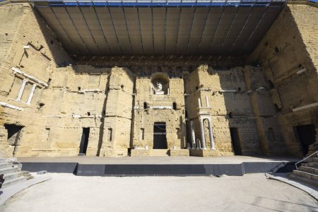 Téléchargez les photos : Amphithéâtre romain, Orange, patrimoine mondial de l'UNESCO, Provence, France - en image libre de droit
