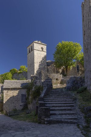 Foto de View of the medieval village of La Couvertoirade in Larzac, Aveyron, France - Imagen libre de derechos