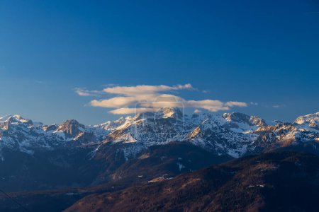 Téléchargez les photos : Paysage hivernal avec le sommet du Triglav, Parc national du Triglavski, Slovénie - en image libre de droit