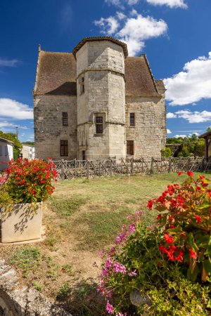 Téléchargez les photos : Eglise Notre-Dame de Gontaud-de-Nogaret, Gontaud-de-Nogaret, Nouvelle-Aquitaine, France - en image libre de droit